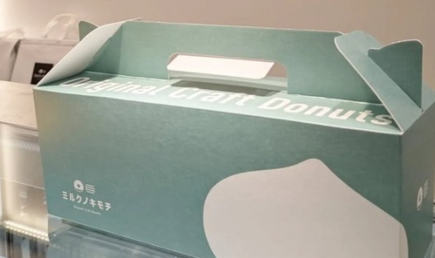 ドーナツ専門店の新規オープンをサポート!ブランディング支援やオリジナルの店舗運営資材を総合的に提案させていただきました