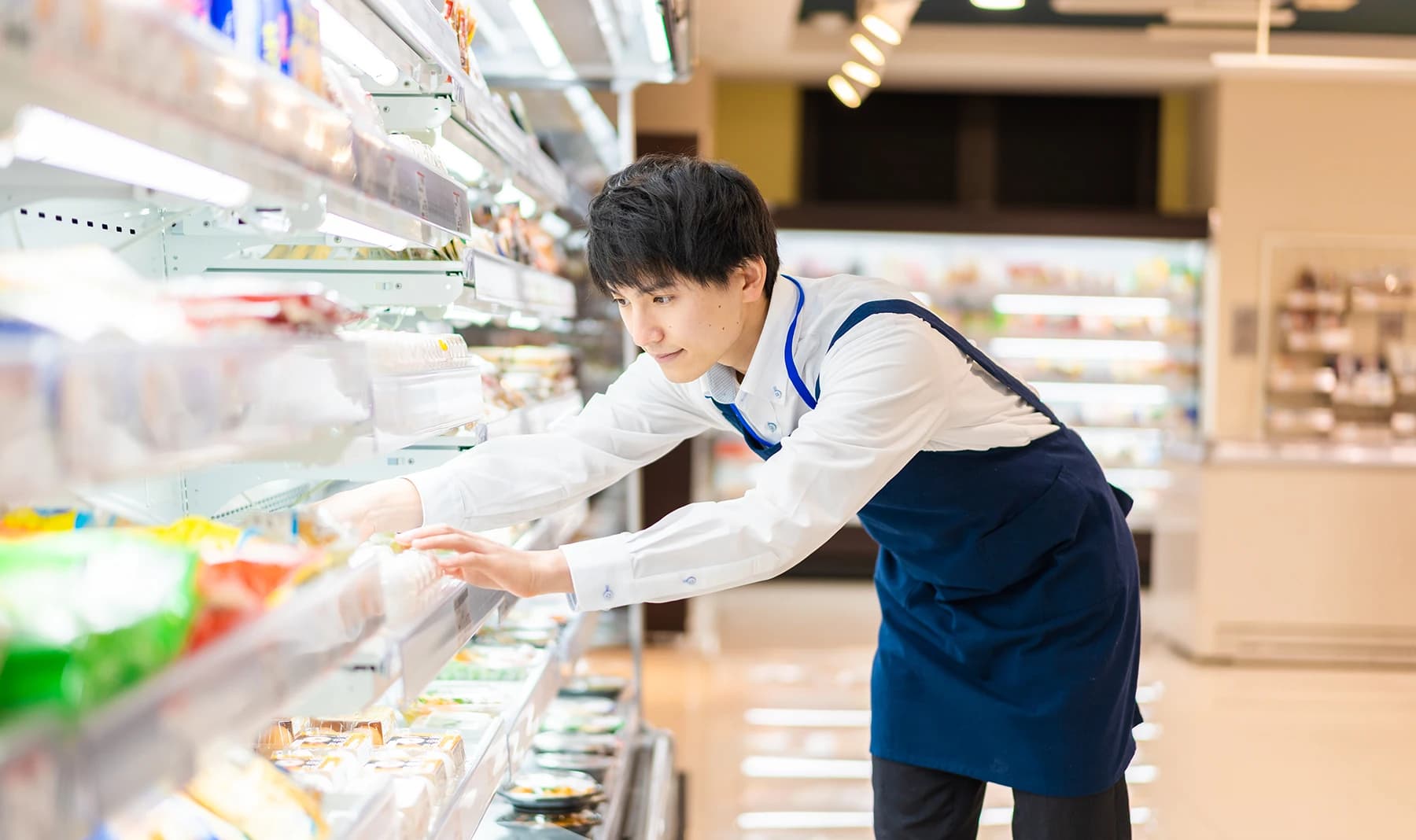 陳列作業にかかる時間を削減!陳列が楽になる冷蔵ケースのスライド棚板を提案しました