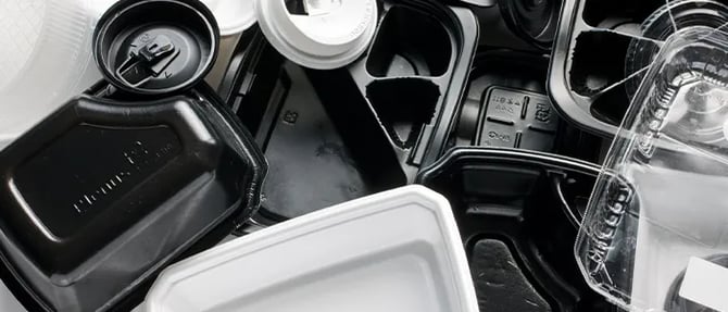大量に廃棄されるプラスチックごみ