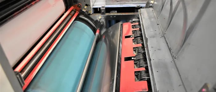 印刷機にセットされた銅版
