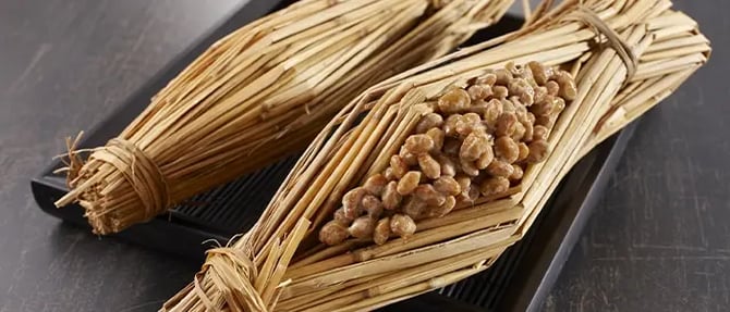 藁に包まれた納豆