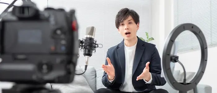 配信を行う男性