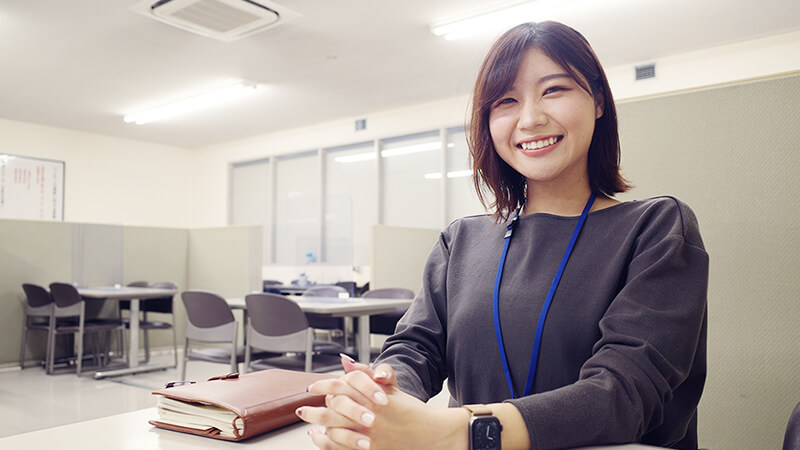 販売部資材課　高田