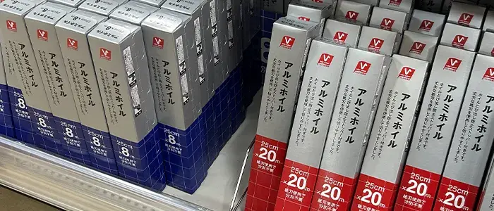 売場に陳列されたアルミホイル